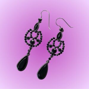 Vintage silvertone & black faceted plastic/acrylic stone dangle earrings goth